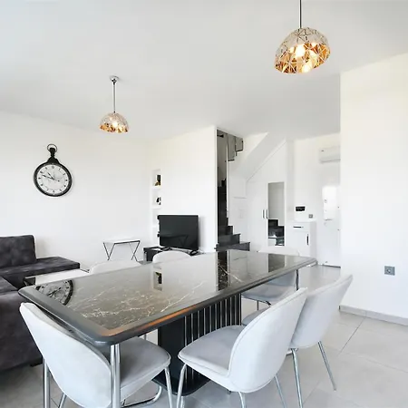 아파트 0047 Exodus 2-bedroom Duplex In Mahmutlar With Sea, Mountain And Castle Views 알란야